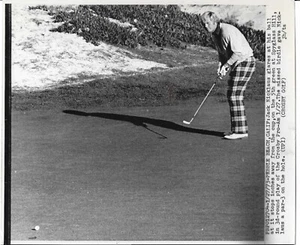 Jack Nicklaus 1973 *Glares at Birdie* Vintage Original News Photo Crosby Pro-Am - Picture 1 of 4