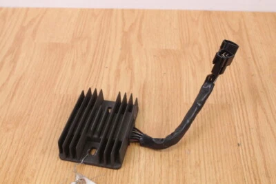 Regulador de voltaje Suzuki SFV650L4 SFV 650 GLADIUS 2014 Foto 1 de 4