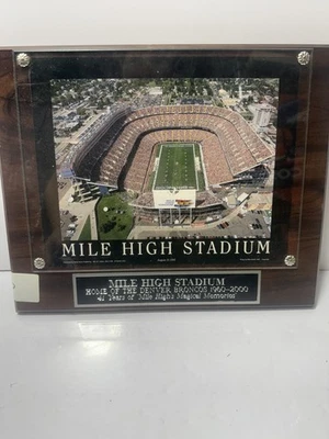 "PLACA DE PARED MILE HIGH STADIUM DENVER BRONCOS ENMARCADA 8X10 FOTO-MAN CUEVA 10,5""x13""" Foto 1 de 4