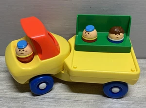 Playskool Weebles Muldenkipper mit Anhänger 2 Figuren Sitzbank gelb blau - Bild 1 von 10