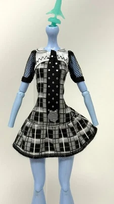 Monster High Carrete Drama Frankie Stein Muñeca Conjunto Negro y Gris Mini Vestido a Cuadros Foto 1 de 4