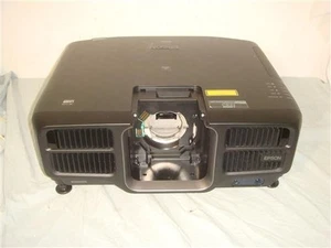 EPSON PRO L1405U LASER LCD PROJECTOR 8000 LUMEN W PELICAN 1730 CASE NO LENS-READ - Afbeelding 1 van 24