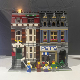LEGO Pet Shop 10218 Creator Expert Modular Buildings 2032pcs 2011 w/ Minifigs