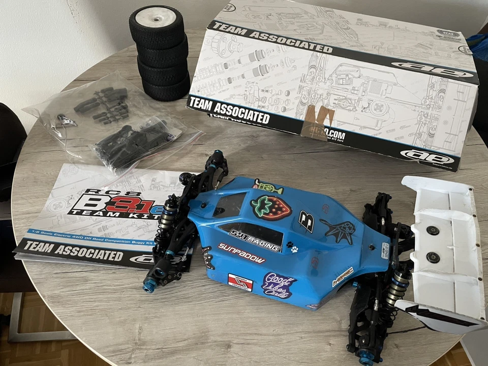 Team Associated 1:8 RC Competition Buggy B3.1e inklusive kompletter Elektronik  - Bild 1 von 4
