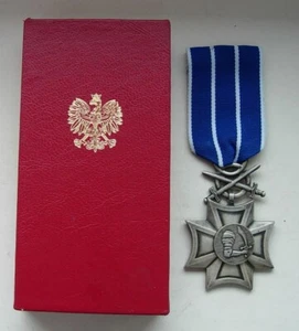 POLISH POLAND NAVY CROSS OF MERIT WITH swords , III REPUBLIC, BOXED, rare TYPE - Picture 1 of 6