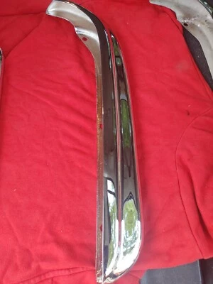 Parachoques trasero Mercedes Benz W111, 280se 3.5 cupé/cabrio parrilla baja. RT superior Foto 1 de 4