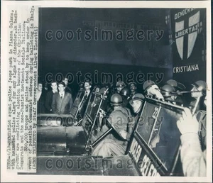 1948 Riot Squad Police Piazza Colona Rome Italy Press Photo - Picture 1 of 2