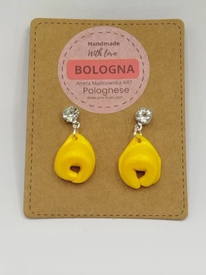 Orecchini Artigianali  a forma di Tortellino Bolognese con strass in fimo Nuovi - Immagine 1 di 3