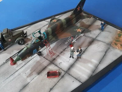 Mikoyan Mig- 21 Bis Soviet VVS 1/72 Fujimi Kit con diorama  - Immagine 1 di 4