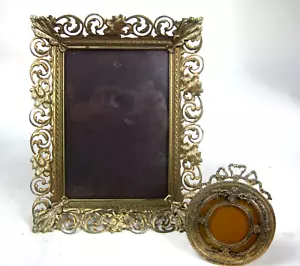 DUE cornici portafoto vintage Hollywood Regency traforate 7" x 5" rotonde 3 1/2" - Foto 1 di 14