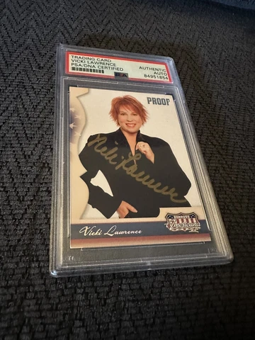 Vicki Lawrence Signed 2011 Donruss Americana #187 Card PSA /DNA Slab 204/500 Cover