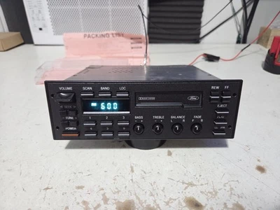Como nuevo Ford Lincoln Ranger Explorer 1991-1992 OEM radio casete placa frontal nueva en stock Foto 1 de 4