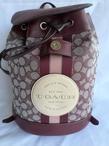 Zaino Coach Dempsey nuovo con coulisse firma jacquard pelle vino rosso - Foto 1 di 14