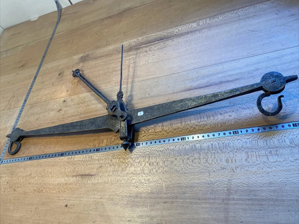 3  old tool / outil ancien  BALANCE A FLÉAU FORGÉ XVIIIe DÉCORÉ * - Photo 1/4