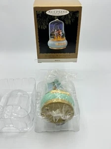 1996 HALLMARK Keepsake EMERALD CITY WIZARD OF OZ Motion Music CHRISTMAS ORNAMENT - Picture 1 of 8