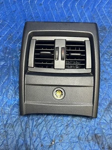 🚘 12-20 BMW F30 F32 CENTER CONSOLE REAR FRESH AIR VENT W POWER OUTLET Black OEM - Picture 1 of 8