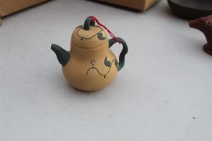CHINA CLAY TEAPOT -TAN W/ BLUE LEAF DESIGN - YIXING? VINTAGE INV TP8 - Picture 1 of 6