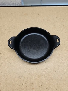 Lodge 6" Round Mini Cast Iron Skillet Baking Dish Server w/ Side Handles (A9) - Picture 1 of 4