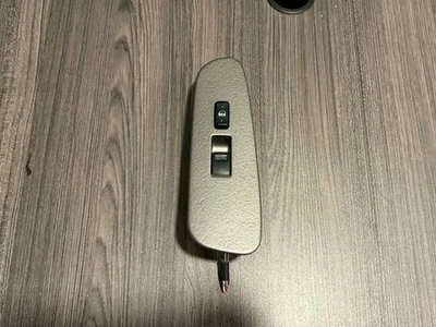 2001 - 2007 Toyota Sequoia пассажирский правосторонний выключатель питания окна двери - Изображение 1 из 4