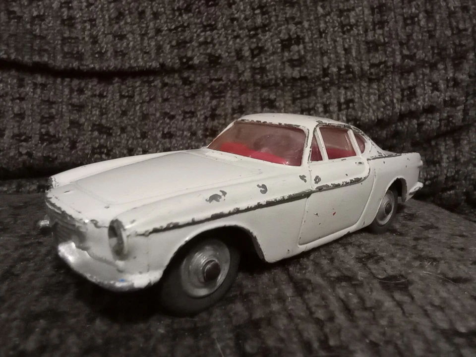 Coche de juguete fundido a presión vintage Corgi Toys Volvo P 1800 Gran Bretaña  Foto 1 de 4