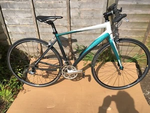 GIANT Dash 1 Hybrid Bike. 700C wheels. 2 x 9 sp 105 Shimano Lightweight MEDIUM - Picture 1 of 11