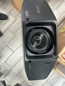 PowerLite Pro Z8455WU WUXGA 3LCD Projector 7000 Lumen With Lens - Picture 1 of 1