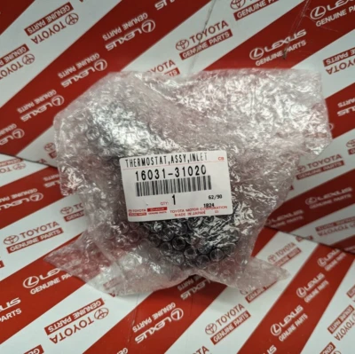 16031-31020 Thermostat with Housing - GS450 GS450h IS250 IS350 - Genuine Lexus - Изображение 1 из 4