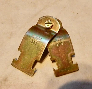 "Abrazadera de conducto de acero rígido para tubería Super-Strut 1 1/4"" 702 completa NOS EE. UU. 276U" - Imagen 1 de 6