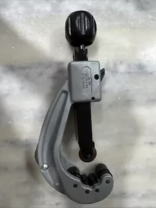 RIDGID Model 152 Quick Release Tubing Cutter (1/4" to 2. 5/8") - Picture 1 of 5