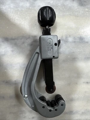 RIDGID Model 152 Quick Release Tubing Cutter (1/4" to 2. 5/8") - Image 1 of 4