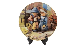 Vintage Danbury Mint M.I. Hummel "Zarte liebevolle Pflege" Sammlerteller - Bild 1 von 9