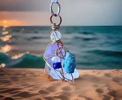 Collar de piedra envuelto en alambre con colgante de cristal de cuarzo transparente hecho a mano Foto 1 de 4