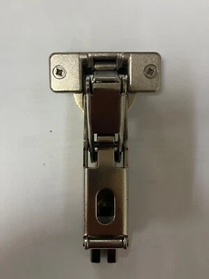 Dobradiça de gabinete GRASS 664.261.53.01 fechamento automático, 170°, sobreposição COMPLETA NOVA! - Imagem 1 de 4