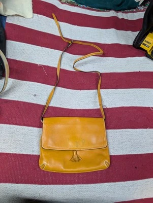 BOTTEGA VENETA CUERO TOSTADO BORLA BANDOLERA / BOLSO DE MANO CLUTCH BANDOLERA Cartera  Foto 1 de 4