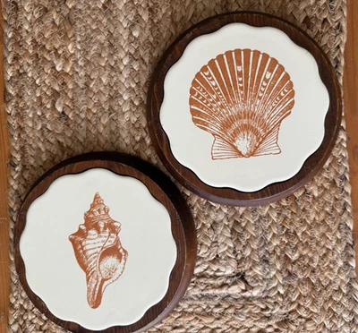 2 remaches vintage concha marina cerámica madera azulejo playa casa decoración crema y melocotón Foto 1 de 4