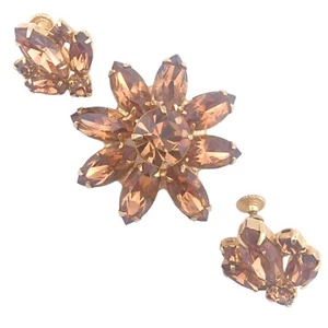 Vintage Weiss signierte Schraube Rückseite Ohrringe & Brosche 3-teiliges Set Rose Kupfer Strasssteine - Bild 1 von 10
