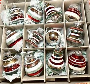 12 WEIHNACHTEN RADKO GLASSPULEN GLOCKEN BIENENSTÖCKE KUGELN ORNAMENTE GRÜN WEISS ROT - Bild 1 von 12