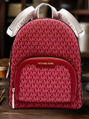 Mochila Michael Kors Jaycee feminina média logotipo MK zíper duplo bolso frontal cereja - Imagem 1 de 4