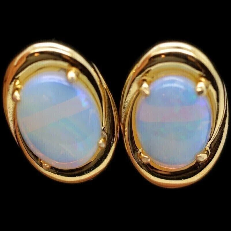 Aretes solitarios de ópalo de fuego natural de 2,10 quilates enchapados en oro amarillo de 14 k Foto 1 de 4