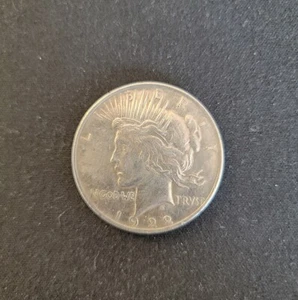 1922 - P Peace Dollar 90% Silver - #10 - Picture 1 of 2