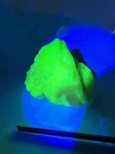 Burmesische Vaseline Leuchtglas UV Schlacke opak Brocken 3 Pfund Schwarzlicht Terrarium - Bild 1 von 14