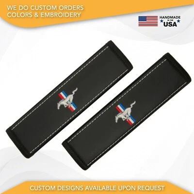 Fundas de cinturón de seguridad de auto bordadas personalizadas de cuero vegano para Ford Mustang tricolor Foto 1 de 4