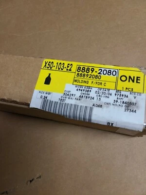 NOS 1995-2005 Pontiac Sunfire RH Front Fender Moulding #88892080 - Image 1 of 4