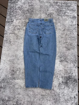 Jeans vintage anos 90 Levi’s prata aba solta caimento largo feito nos EUA 32x33 - Imagem 1 de 4
