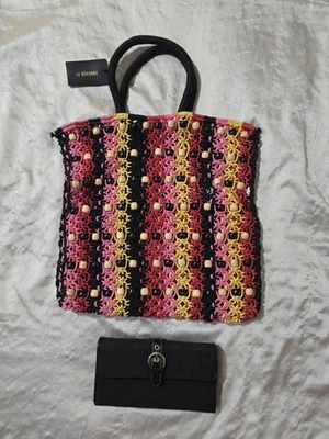 Nuevo con etiquetas Bolso de Mano Forever 21 Colorido con Cuentas Crochet + Cartera Plegable Negra Sin Marca Foto 1 de 4