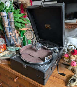 HMV 97c GRAMOPHONE RECORD PLAYER - Vintage Antique Working Portable Wind Up - Picture 1 of 23
