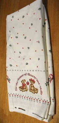 Daisy Kingdom ~ TIS THE SEASON HEARTS & HOLLY BORDER TELA #34114 - 2 YARDAS X 45" Foto 1 de 3