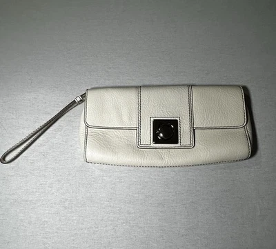 Banana Republic white pebbled leather clutch handbag with a wristlet strap - Image 1 of 4