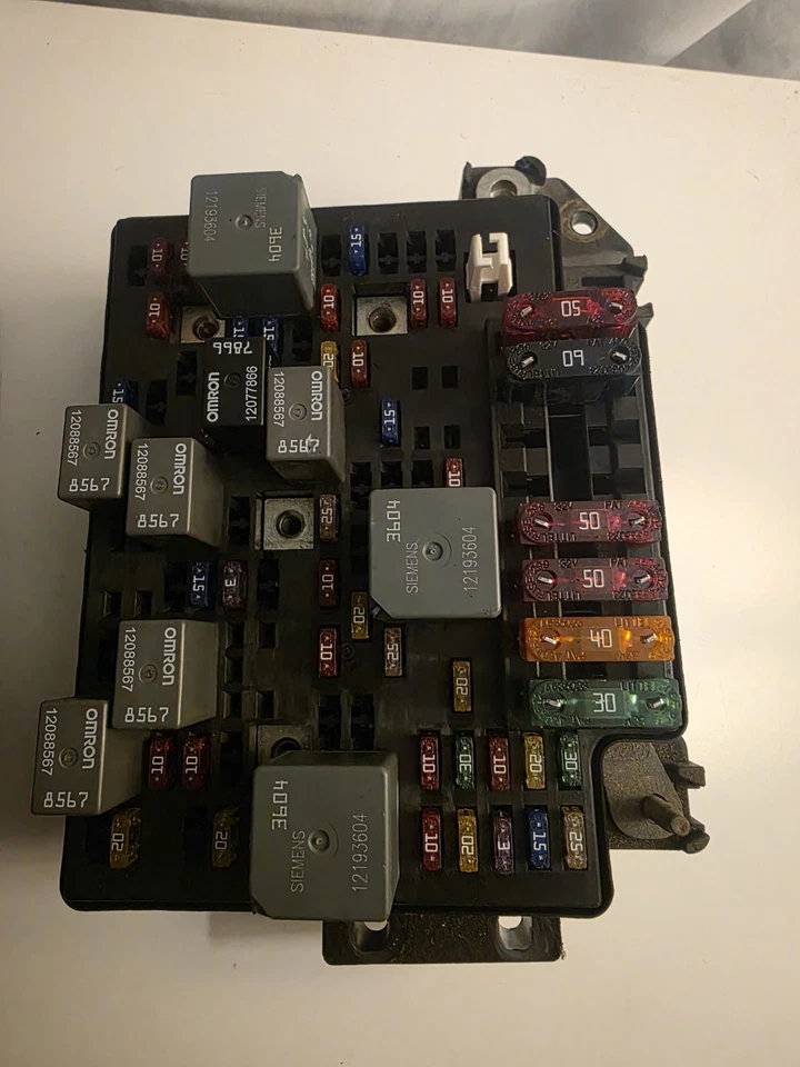 GMC Sonoma 2000-2004 caja de fusibles motor 2,2 L 4 cilindros 4x2 (15328925) Foto 1 de 4