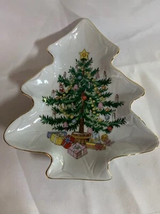 Lenox China Holiday Christmas Tree Shaped Candy Dish Gold Trim - Picture 1 of 11